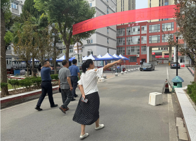 武汉市教育局领导实地指导金沙官网开学迎新准备工作 武汉市教育局领导实地指导金沙官网开学迎新准备工作